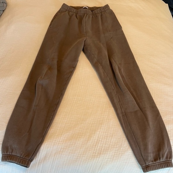 SOLD❗️Aritzia TNA sweatpants high rise taupe M - Picture 1 of 9
